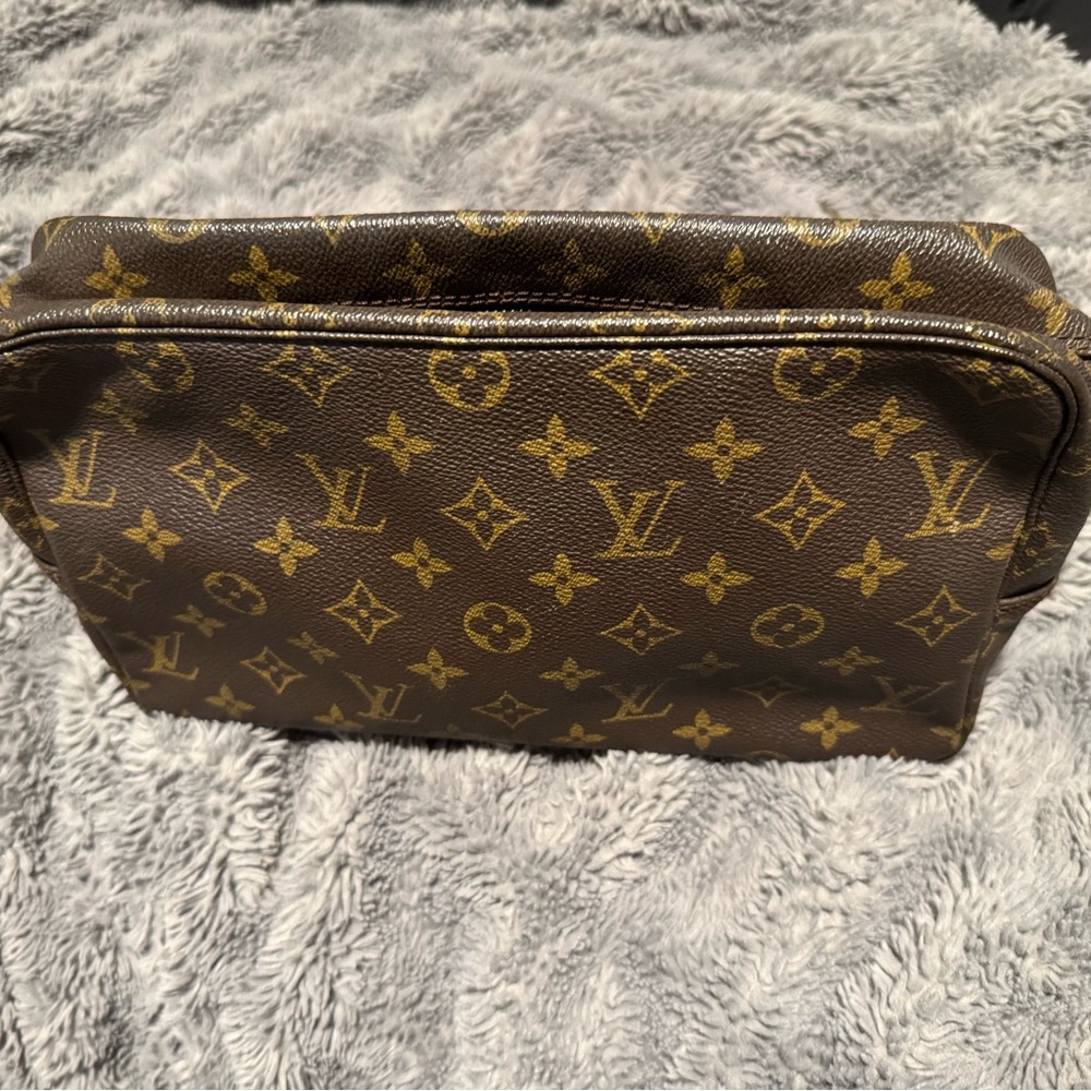 Louis Vuitton Black and Gray Photography Bag - Picture 2 of 6